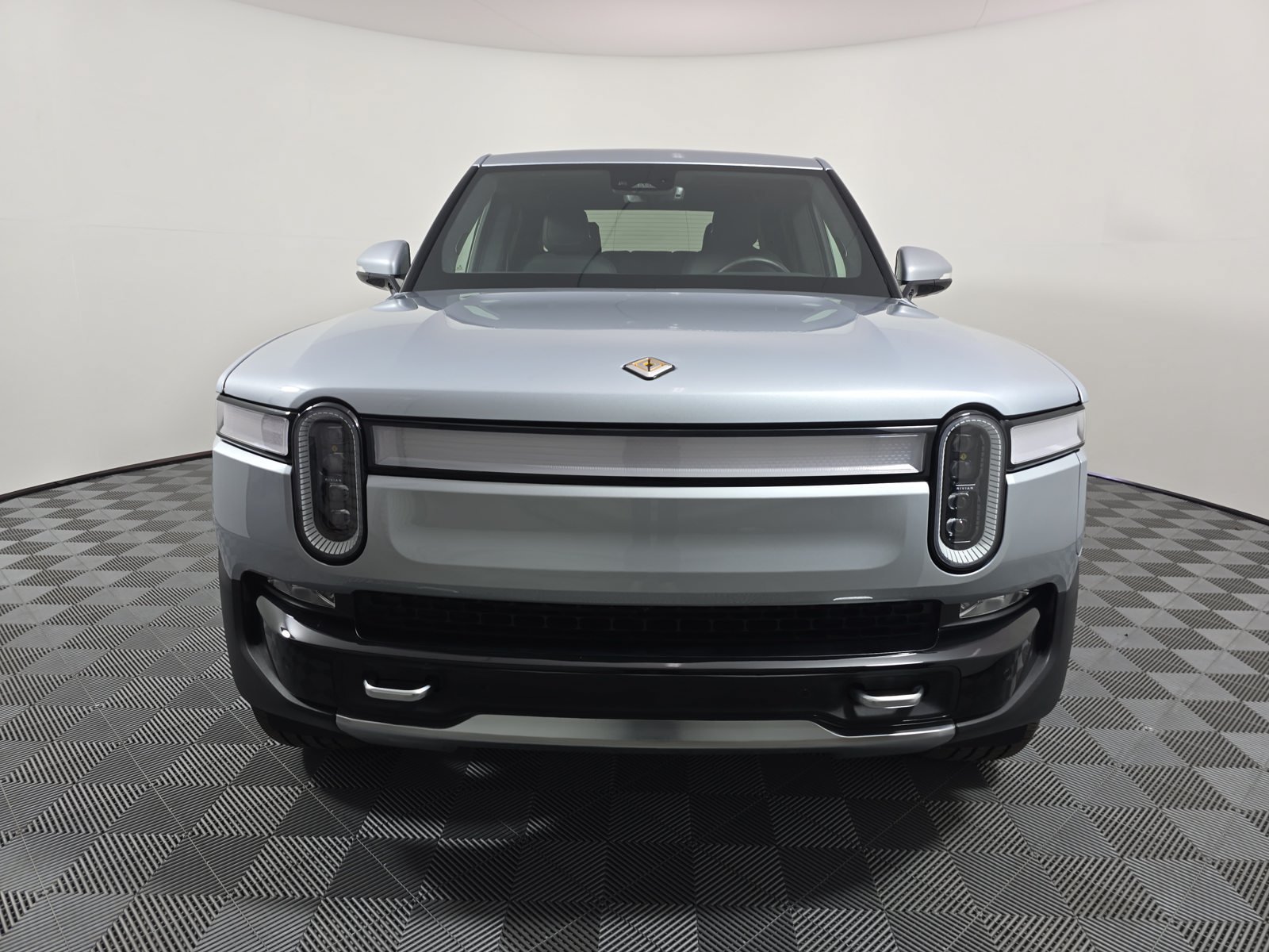 Used 2023 Rivian R1T Adventure Dual AWD/4WD image 8