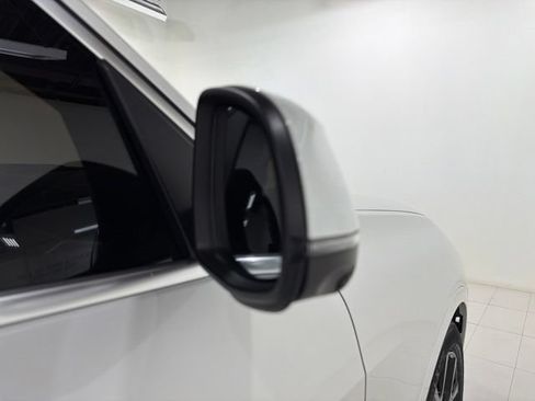 Used 2025 BMW X7 xDrive40i w/ Premium Package AWD/4WD image 31