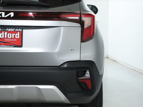 Used 2024 Kia Seltos LX AWD/4WD image 46
