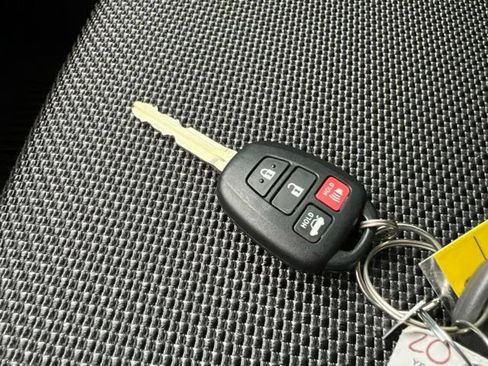 Used 2020 Toyota 86 RWD image 14