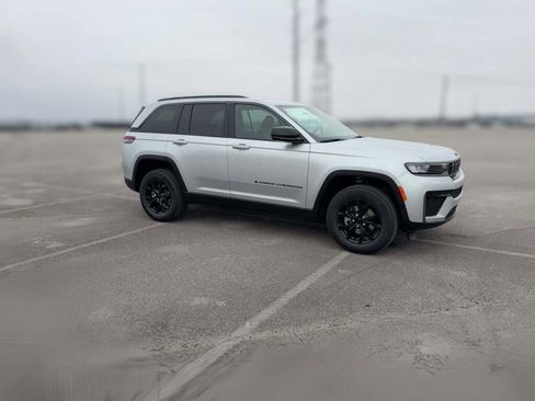 New 2026 Jeep Grand Cherokee Altitude image 15