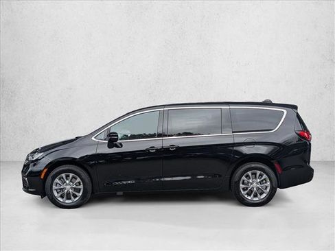 New 2026 Chrysler Pacifica Select image 9