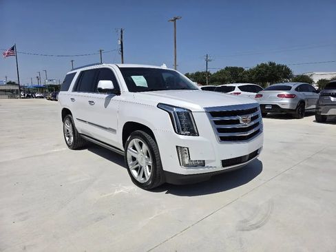 Used 2018 Cadillac Escalade Premium Luxury AWD/4WD image 3