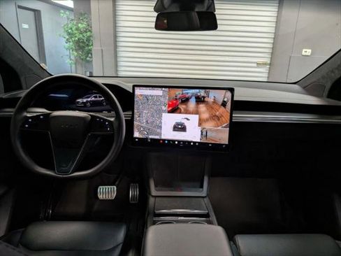 Used 2023 Tesla Model X Plaid image 14