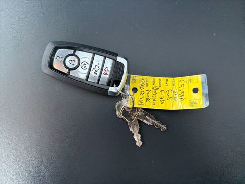 Used 2022 Ford F250 Platinum w/ FX4 Off-Road Package image 29