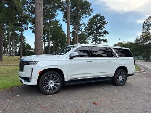 Used 2022 Cadillac Escalade ESV Premium Luxury AWD/4WD image 6