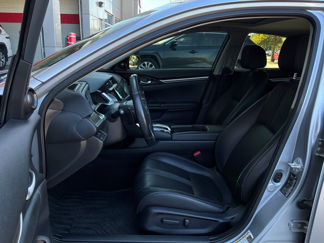 Used 2019 Honda Civic Touring image 11