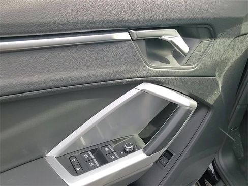 Used 2025 Audi Q3 2.0T Premium image 10