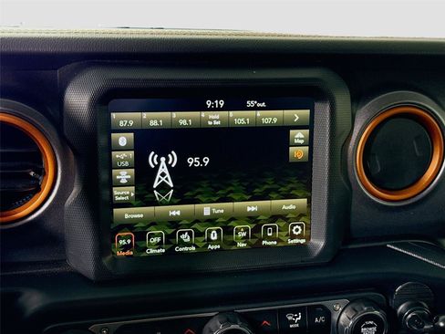 Used 2023 Jeep Gladiator Mojave w/ Cold Weather Group AWD/4WD image 9
