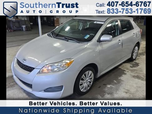Used 2011 Toyota Matrix image 1