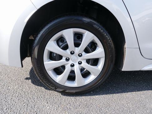 Used 2025 Toyota Corolla LE image 12