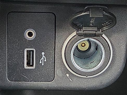 Used 2020 Nissan Kicks SR w/ Exterior Package FWD image 18