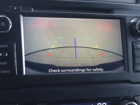 Used 2019 Nissan Titan SV w/ SV Convenience Package image 10