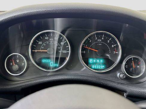 Used 2017 Jeep Wrangler Unlimited Sahara w/ Connectivity Group AWD/4WD image 12