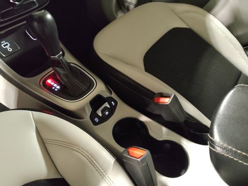 Used 2018 Jeep Compass Latitude image 26