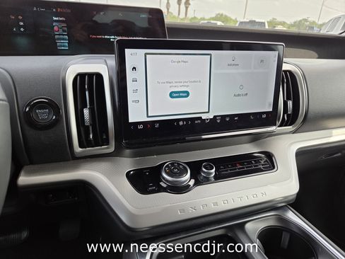 Used 2025 Ford Expedition Active image 8