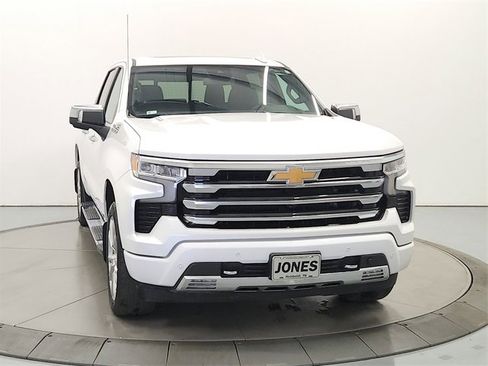 Used 2024 Chevrolet Silverado 1500 High Country w/ High Country Premium Package image 2