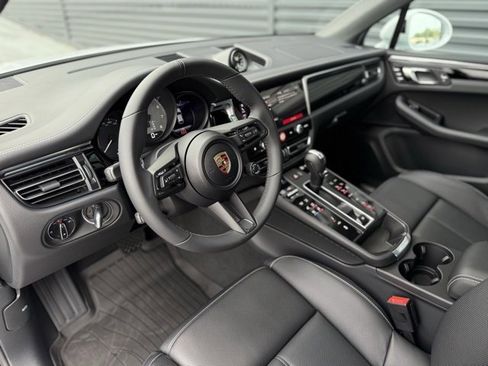 New 2025 Porsche Macan S image 4