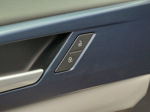 Used 2022 Volkswagen Taos SE FWD image 18