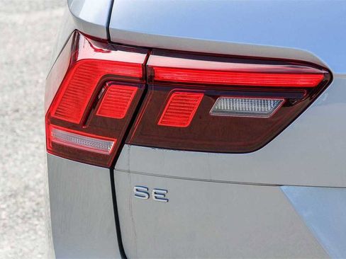 Used 2023 Volkswagen Tiguan SE R-Line image 11