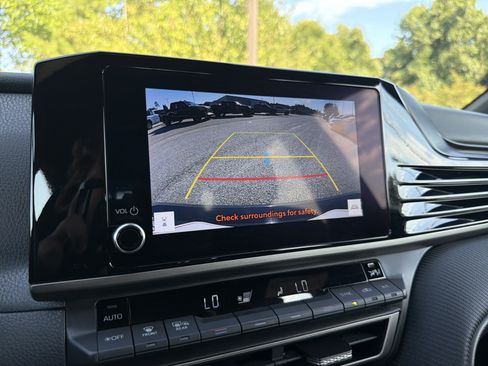 Used 2025 Toyota Camry SE FWD image 7