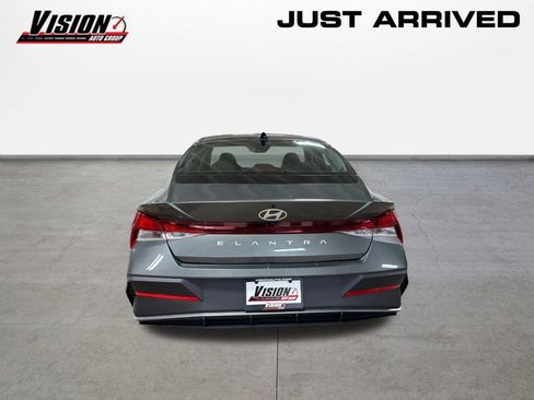 New 2026 Hyundai Elantra SE image 6