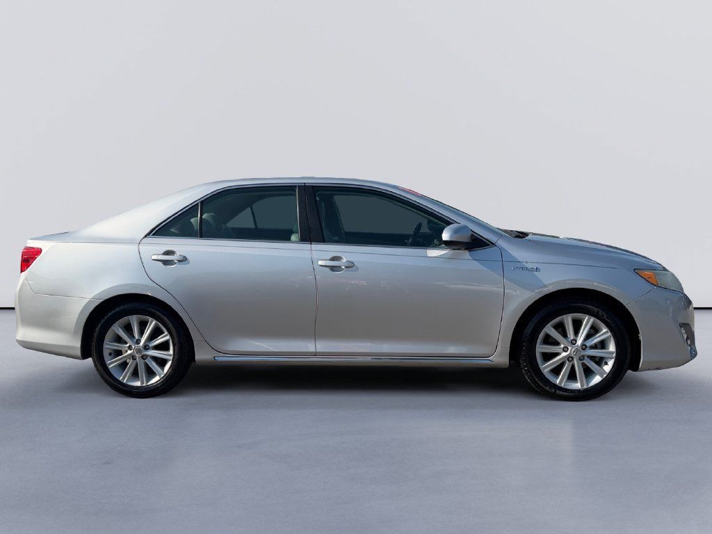 Used 2012 Toyota Camry XLE w/ Leather Pkg FWD image 2