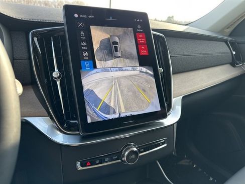 Certified 2025 Volvo XC90 B6 Plus image 25