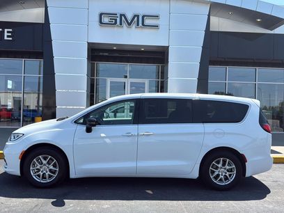 Used 2024 Chrysler Pacifica Touring-L