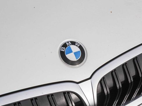 Used 2025 BMW 330i Sedan w/ Premium Package image 11