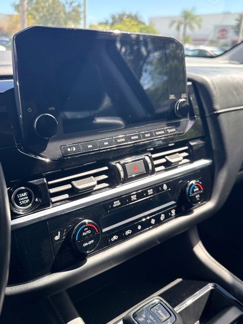 Used 2022 Nissan Pathfinder SL FWD image 7