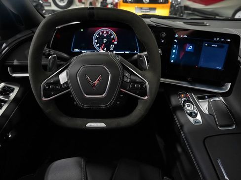 Used 2025 Chevrolet Corvette Z06 RWD image 13