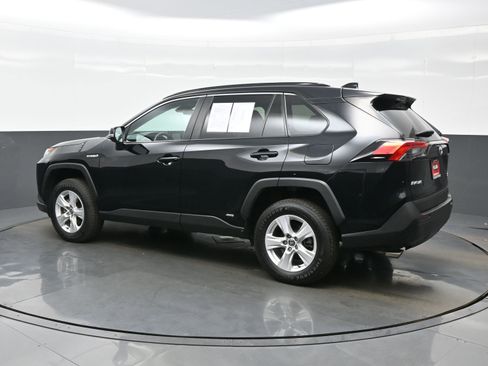 Used 2021 Toyota RAV4 XLE AWD/4WD image 6
