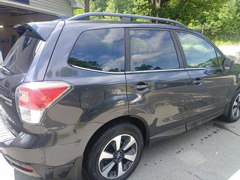 Used 2017 Subaru Forester 2.5i Limited AWD/4WD image 9