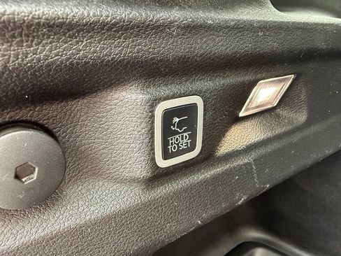 Used 2021 Jeep Grand Cherokee L Laredo w/ Luxury Tech Group I AWD/4WD image 32