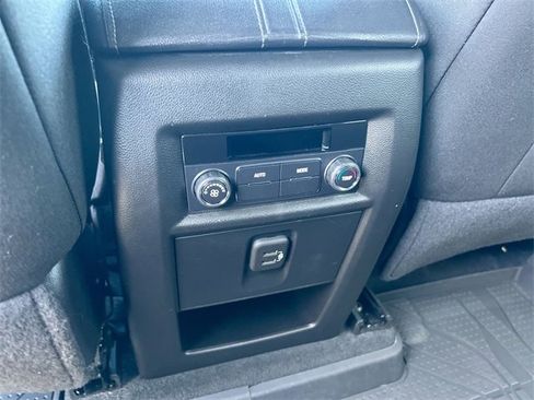 Used 2023 Chevrolet Traverse LT w/ Rear Camera Mirror Package image 20