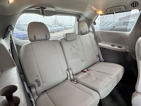 Used 2020 Toyota Sienna XLE image 11