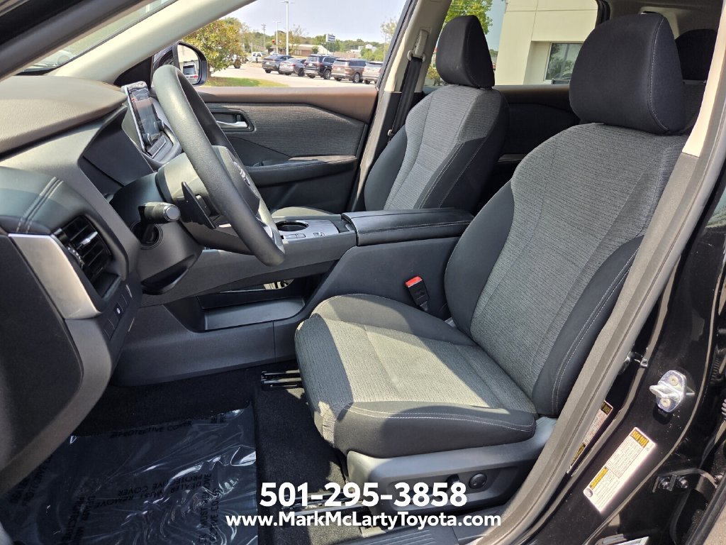 Used 2023 Nissan Rogue SV FWD image 9