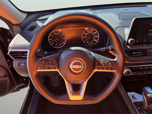 Used 2023 Nissan Altima 2.5 SV image 16