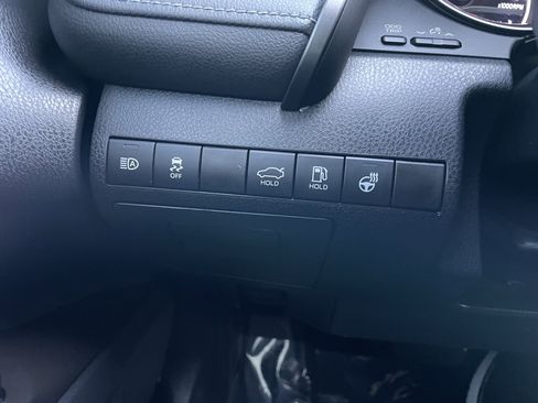 Used 2021 Toyota Camry SE w/ Cold Weather Package image 14