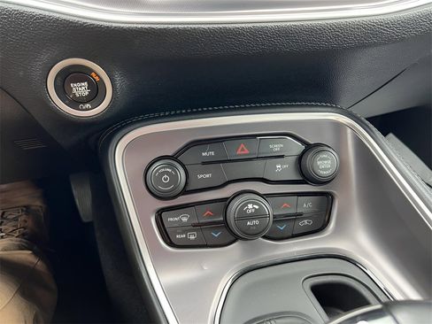 Used 2021 Dodge Challenger SXT image 15