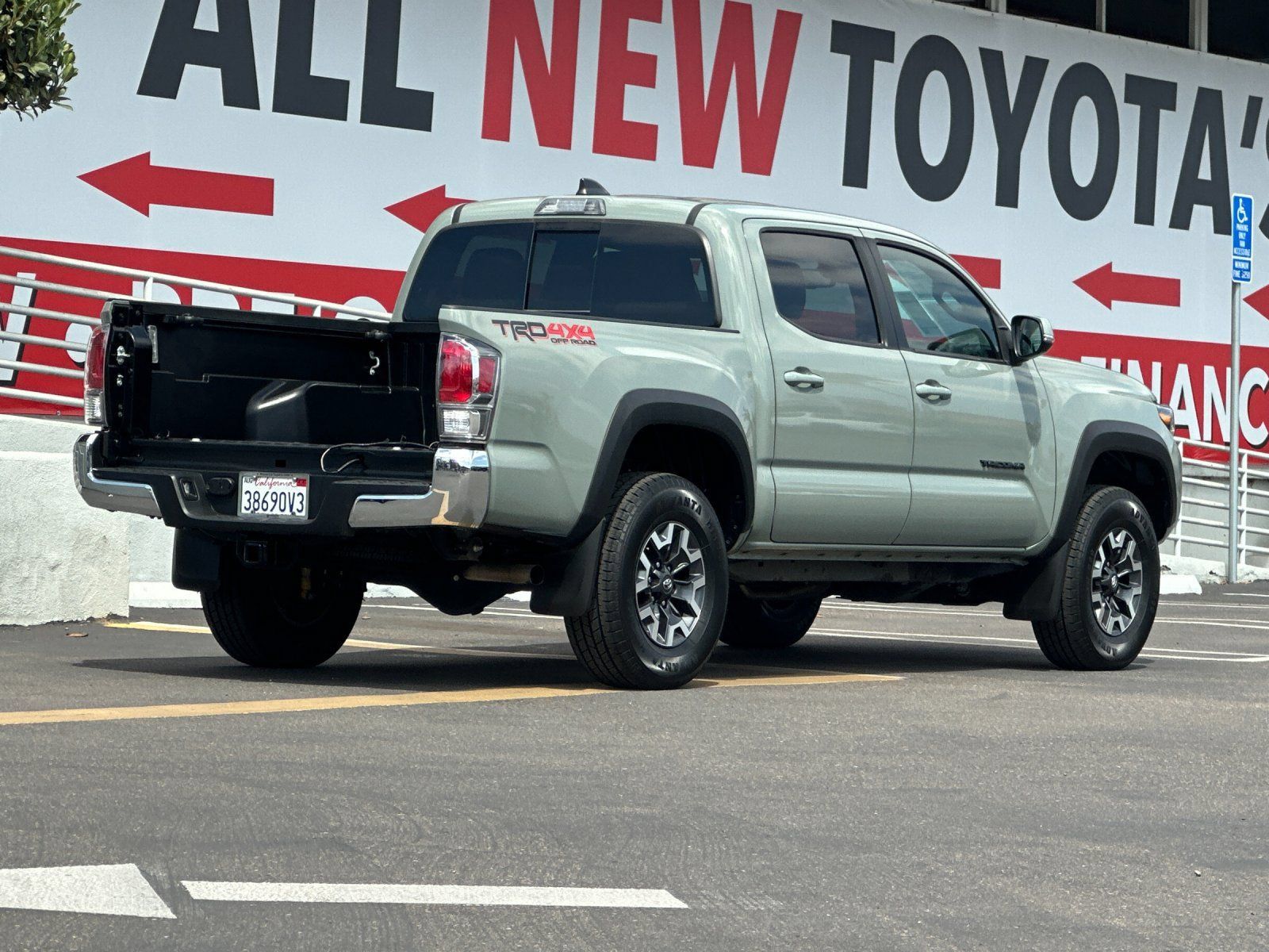 Used 2023 Toyota Tacoma TRD Off-Road AWD/4WD image 5