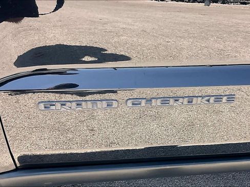 Used 2018 Jeep Grand Cherokee Laredo AWD/4WD image 32