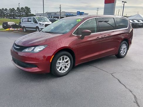 Used 2022 Chrysler Voyager LX FWD image 7