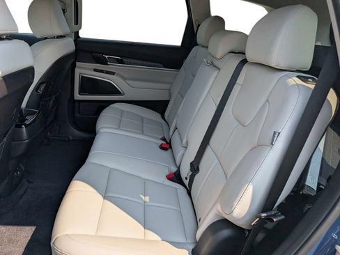 Certified 2025 Kia Telluride SX FWD image 18