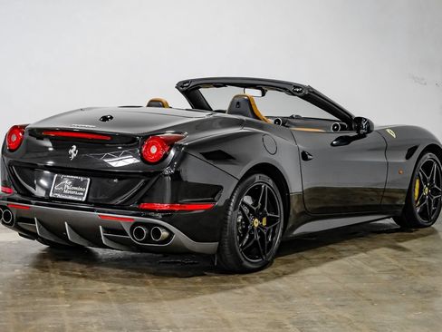 Used 2015 Ferrari California T RWD image 15