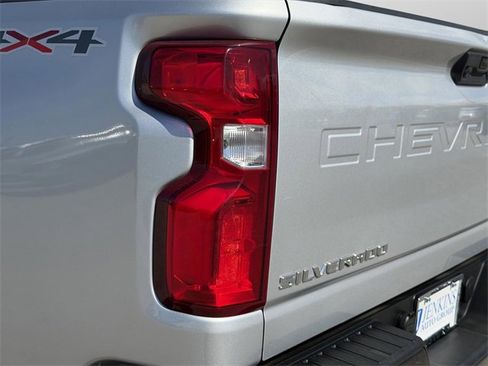 Used 2020 Chevrolet Silverado 2500 Custom w/ Custom Value Package image 14