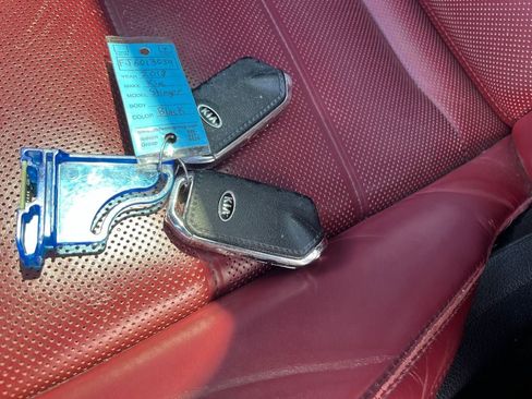 Used 2018 Kia Stinger GT2 AWD/4WD image 32