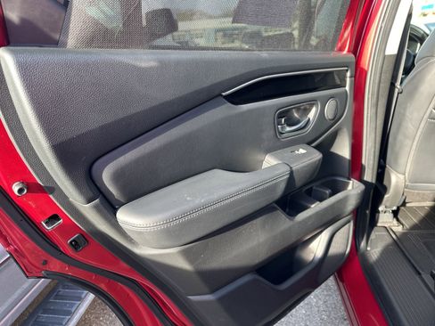 Used 2023 Honda Pilot Touring image 25