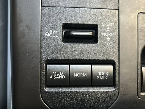 Used 2024 Toyota Highlander XLE image 24